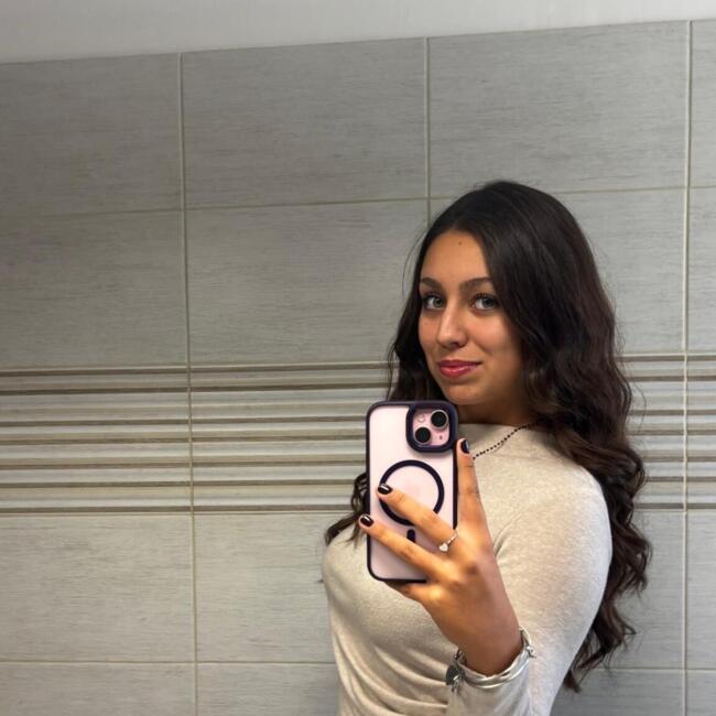 Babysitter in Piacenza: Micole