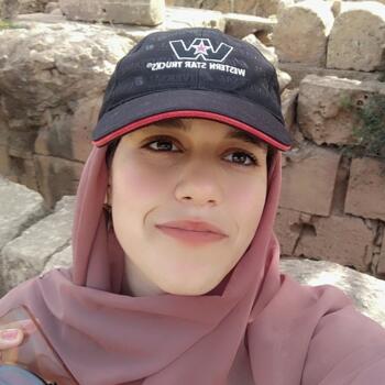 Babysitter in Bordj el Bahri: Hadjer