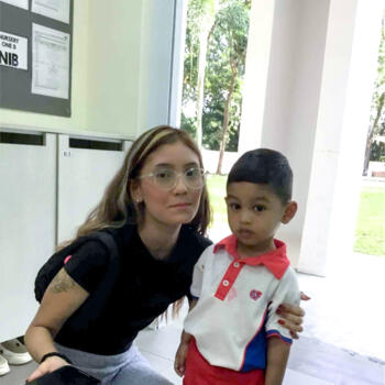 Singapore Island 的临时保姆工作: Shahira