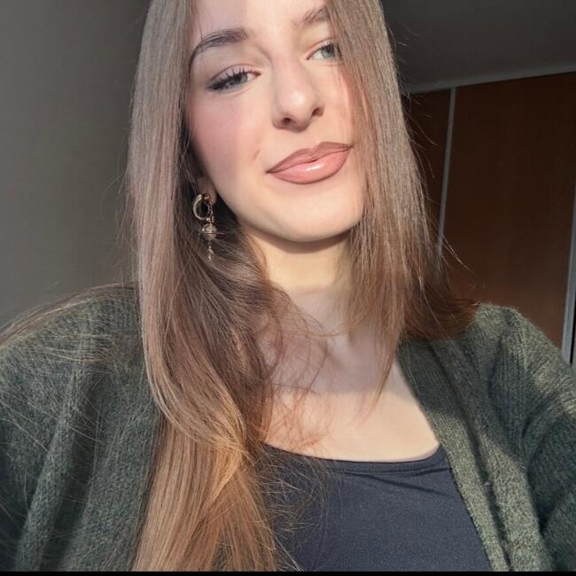 Babysitter in Rouen: Alyssa