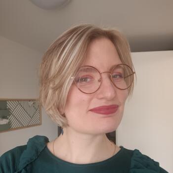 Babysitter in Saint-Léger-du-Bourg-Denis: Marine