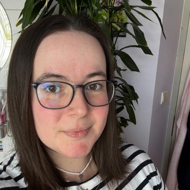 Babysitter in Saint-Philbert-du-Peuple: Pauline