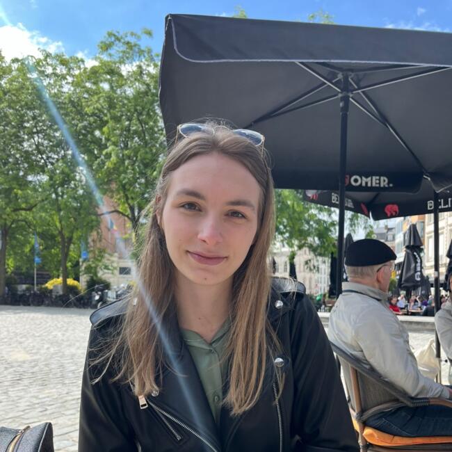 Babysitter in Anzegem: Jade