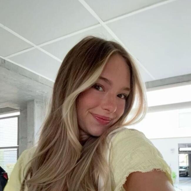 Babysitter in Sydney: Zara