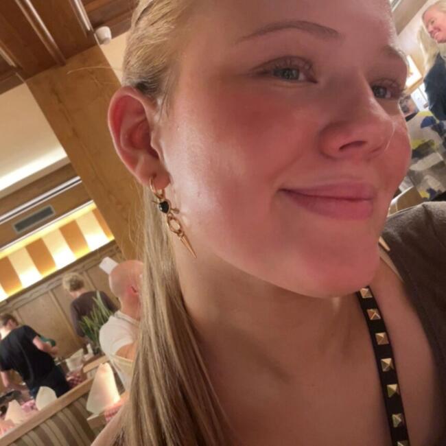 Babysitter in Solna: Lova