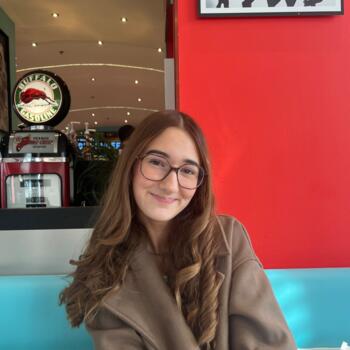 Babysitter in Saint-Pryvé-Saint-Mesmin: Zoe