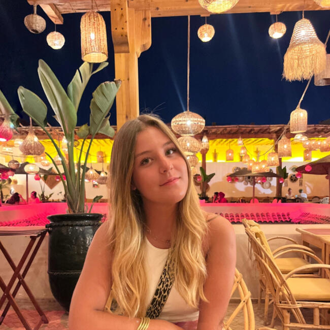 Babysitter in Capbreton: Laura