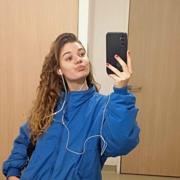 Babysitter in Paris: Mila