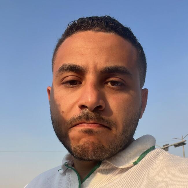 وظيفة جليسة أطفال في القاهرة: Omar
