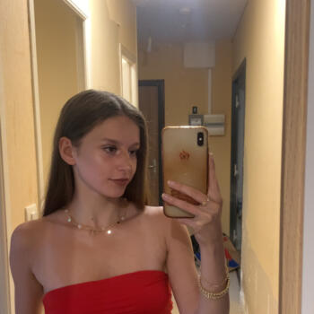 布雷斯特的保母: Alycia