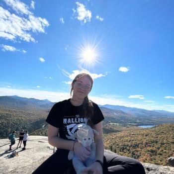 Baby-sitter in Nepean: Maya