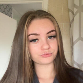 Babysitter in Huntingdon: Chloe