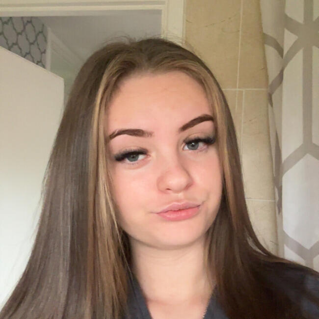 Babysitter in Huntingdon: Chloe