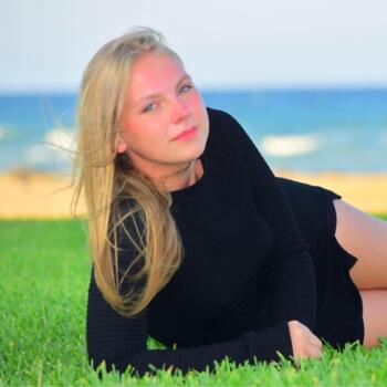 Babysitter in Haut: Loriane