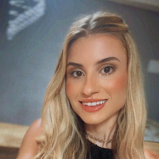 Babysitter in Dois Irmãos (Rio Grande do Sul): Dienifer