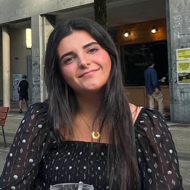 Baby-sitter in Saint-Sébastien: Carolina