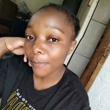 Babysitter Kempton Park: Lynne