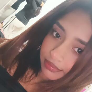 Babysitter in Villa: Jhadira