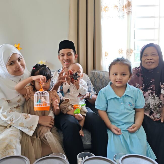 Babysitting job in Kampung Baru Subang: Akmal