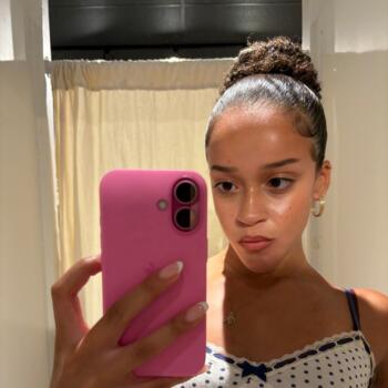 Babysitter in New York: Lily