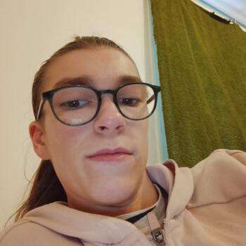 Babysitter in Coulanges-sur-Yonne: Marie