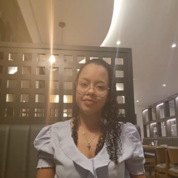 Babá em Elias Fausto: Melanie