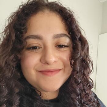 Baby-sitter in Bradford: Gabriela