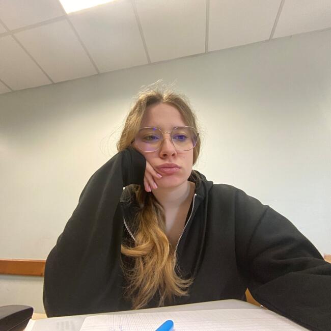 Babysitter in Le Rove: Tissia