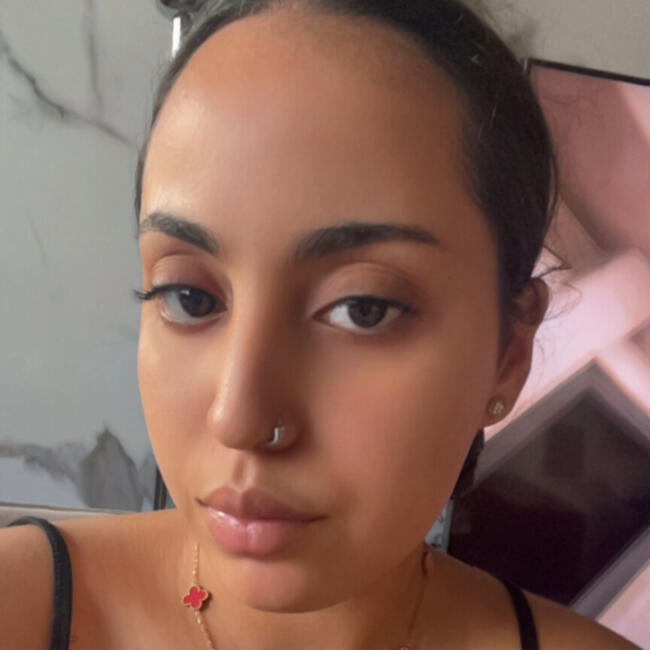 Babysitter in Paris: Hiba
