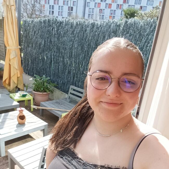 Babysitter in Bayonne: Coralie