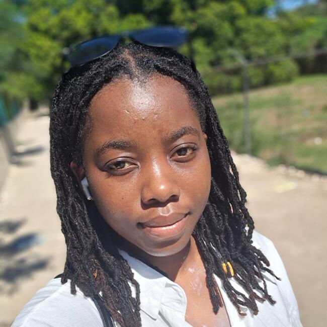 Babysitter in Portmore: Christal