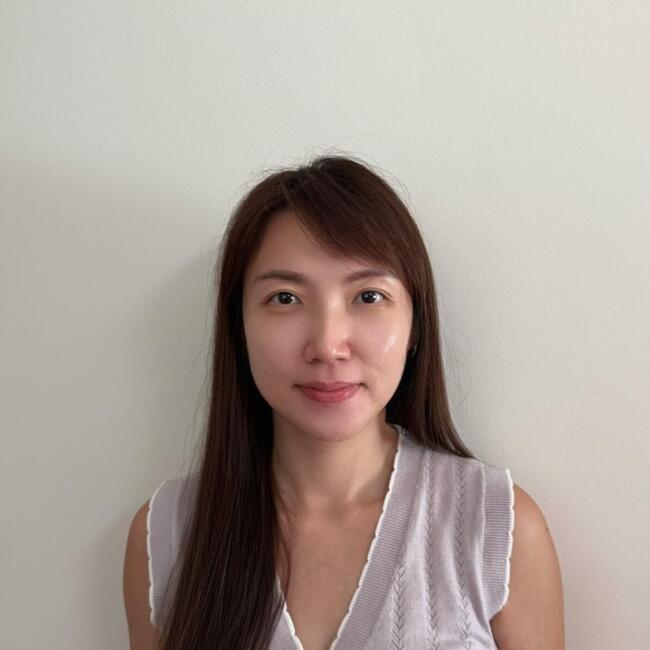 Babysitter in Singapore: Elina