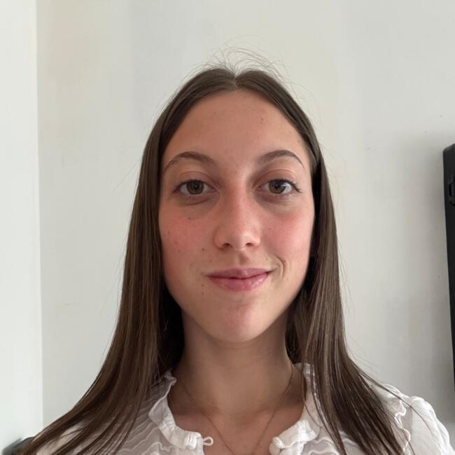 Babysitter in Pont-de-l'Arche: Emma