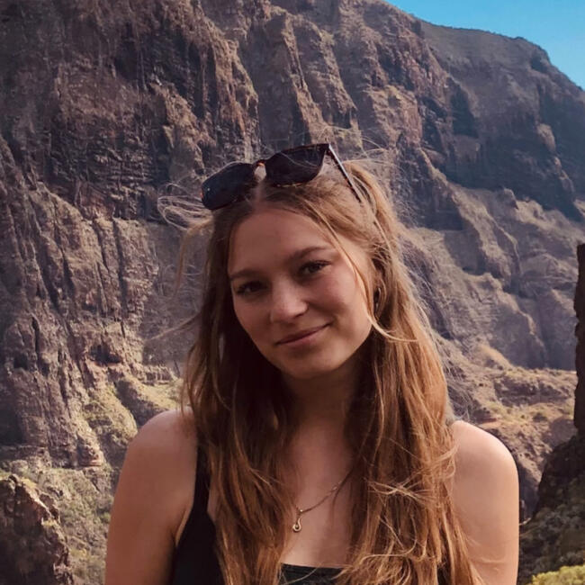 Babysitter in Brisbane: Curly Sue