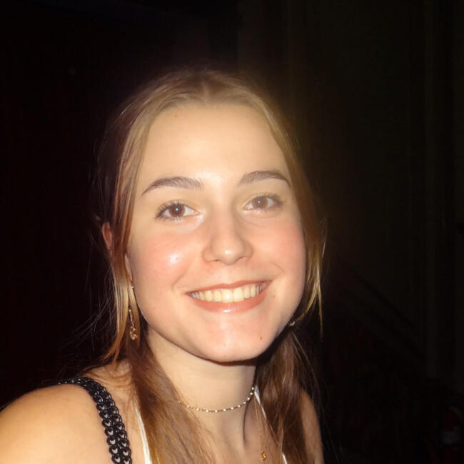 Babysitter in Montreal: Clara