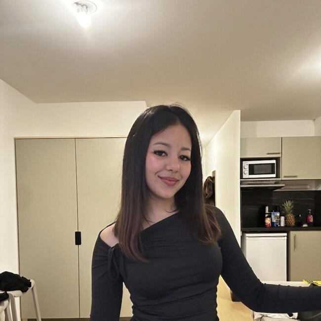 Babysitter in Calais: Mina