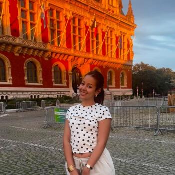 Babysitter in Calais: Mina