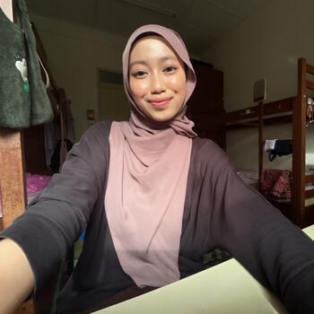 Pengasuh di Kuching: Sarah