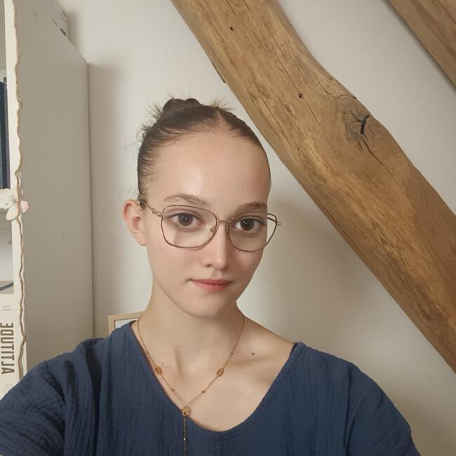 Babysitter in La Riche: Chloé