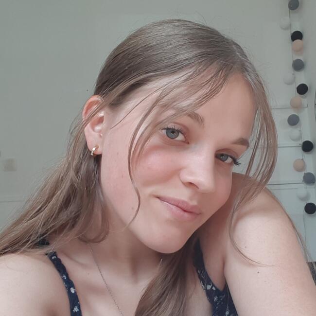 Babysitter in Thorée-les-Pins: Chloé