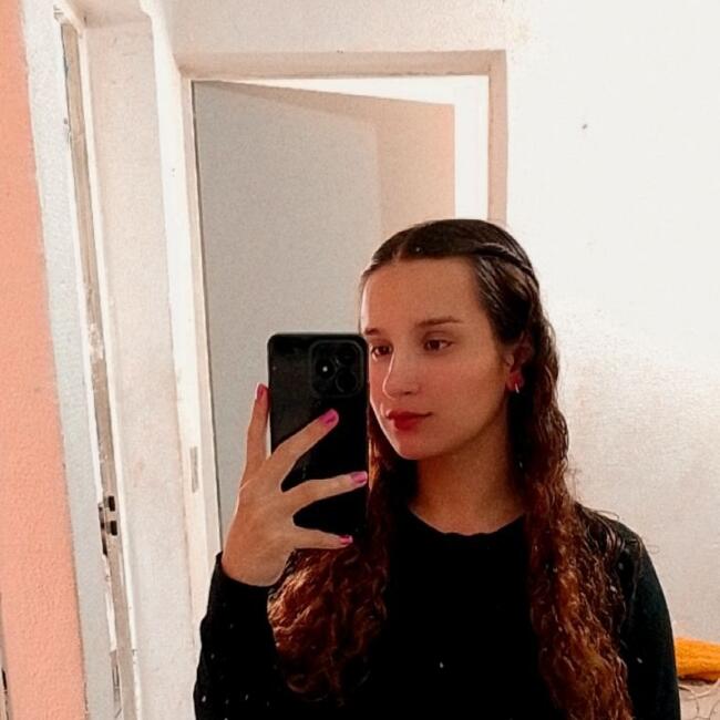 Emprego de babá em Marília: Julia