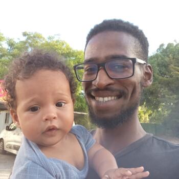 Δουλειά για babysitter στην περιοχή Faro: δουλειά φύλαξης παιδιών Clóvis