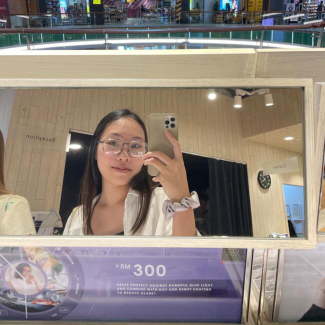 Babysitter in Singapore: Sha