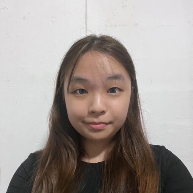 Babysitter in Singapore: Corris