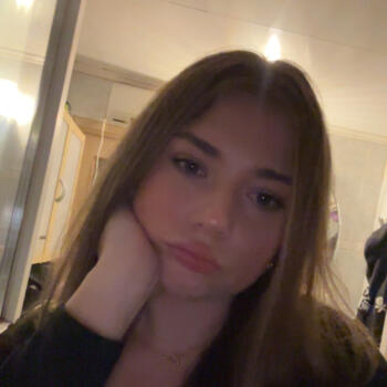 Babysitter in Waterloo: Kira