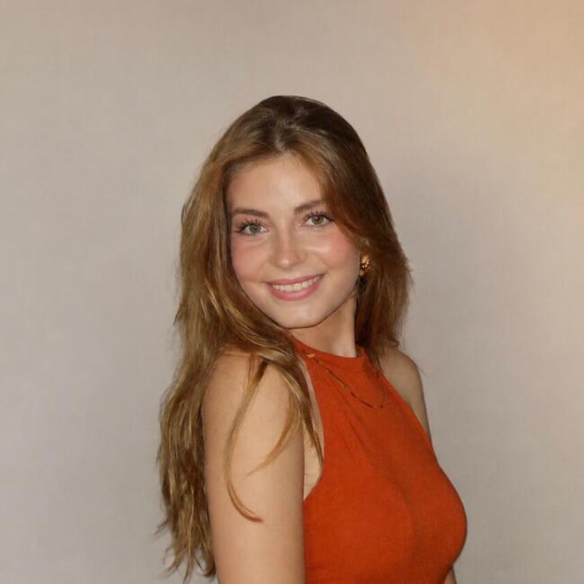 Babysitter in Paris: Amandine
