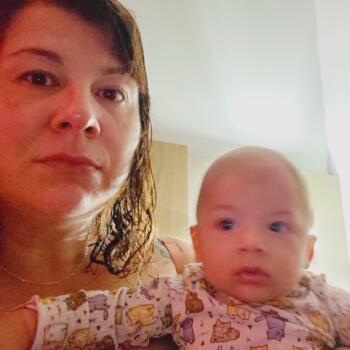 Emprego de babá em Palhoça: emprego de babá Núbia