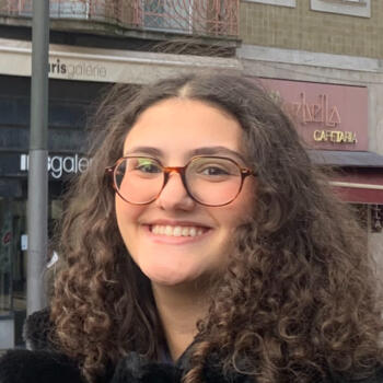 Babysitter em Porto: Maria