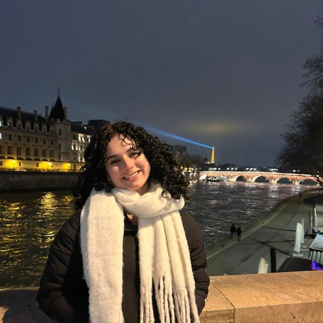 Babysitter in Gif-sur-Yvette: Francisca