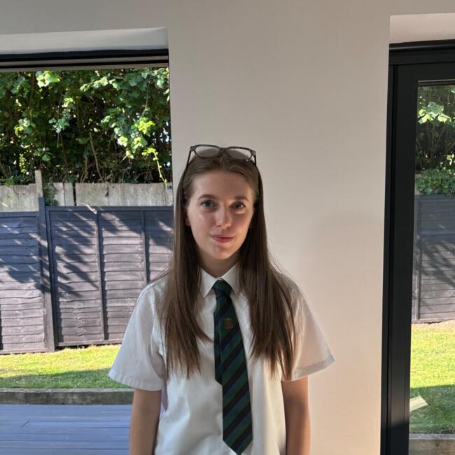 Babysitter in Milton Keynes: Ava